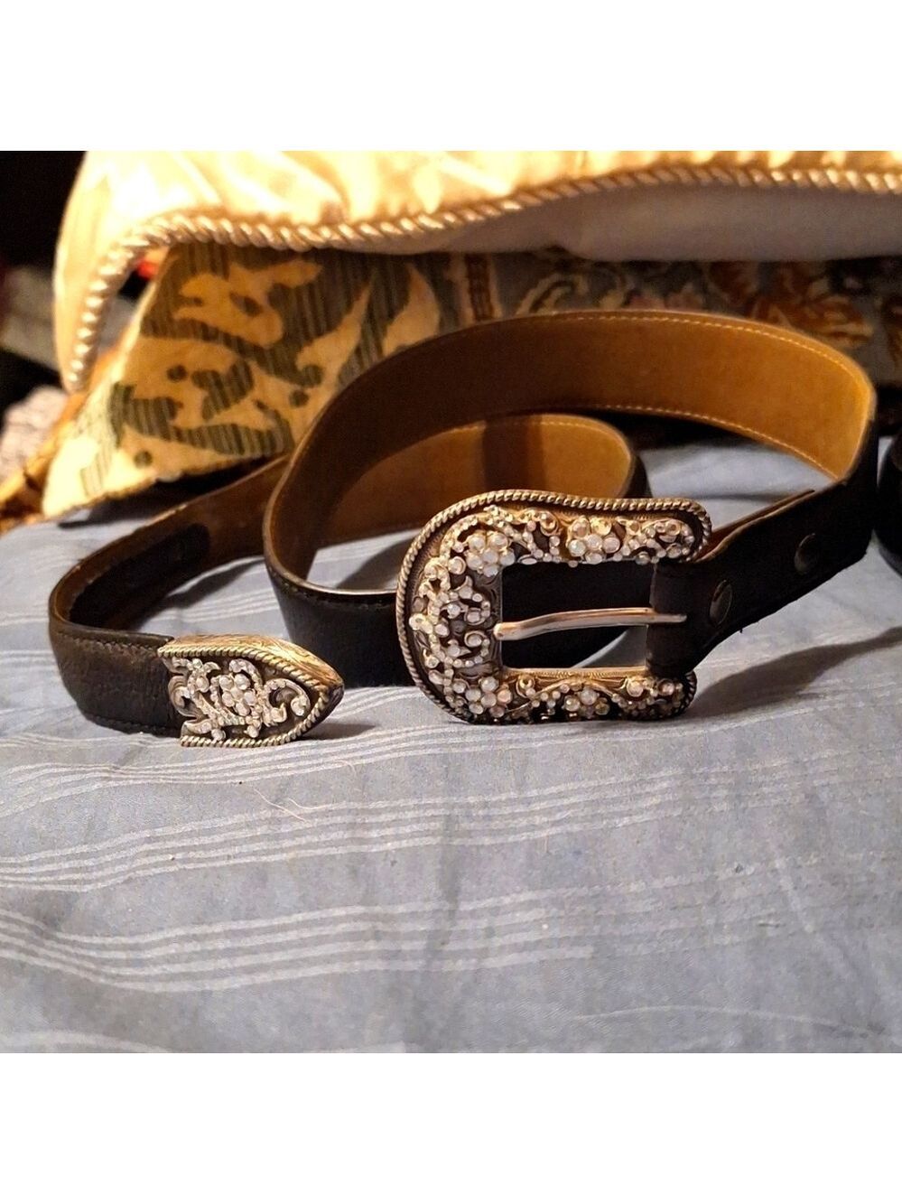 Ariat Black leather and rhinestone belt sz 34
